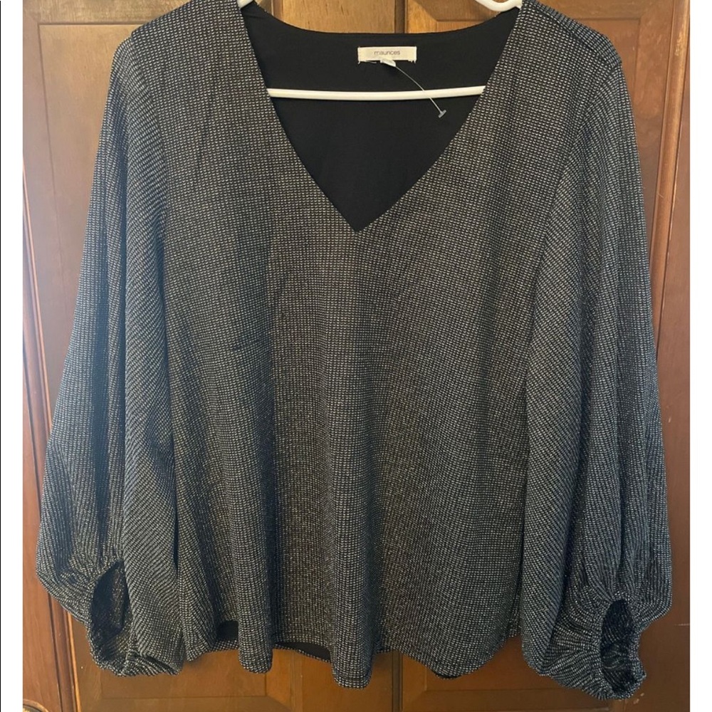 Maurice’s long sleeve v-neck blouse